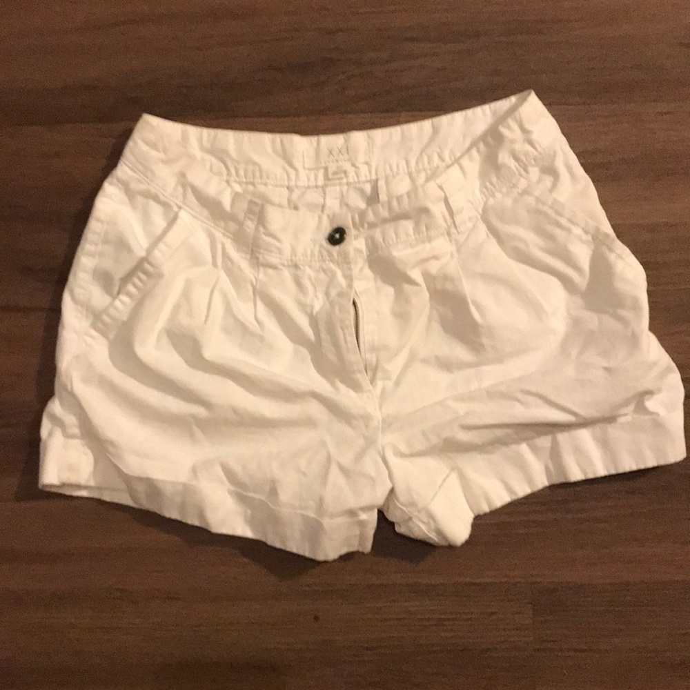 Small white forever 21 shorts for ladies